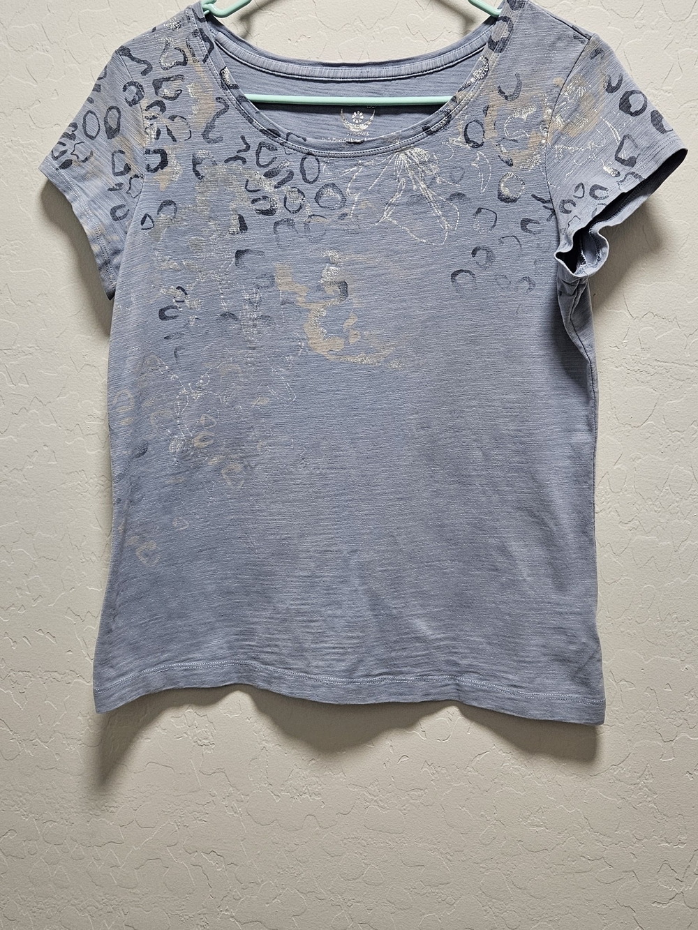 Zenergy by Chico's Size 1 Blue Leopard Foil Floral Tee | Pima Cotton